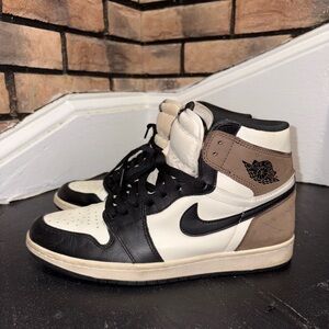Nike Air Jordan 1 Retro High OG Dark Mocha Men Size 8.5